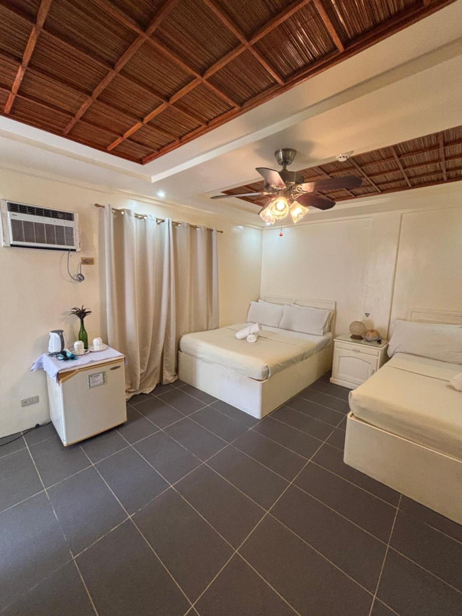 Seabird International Resort 3*