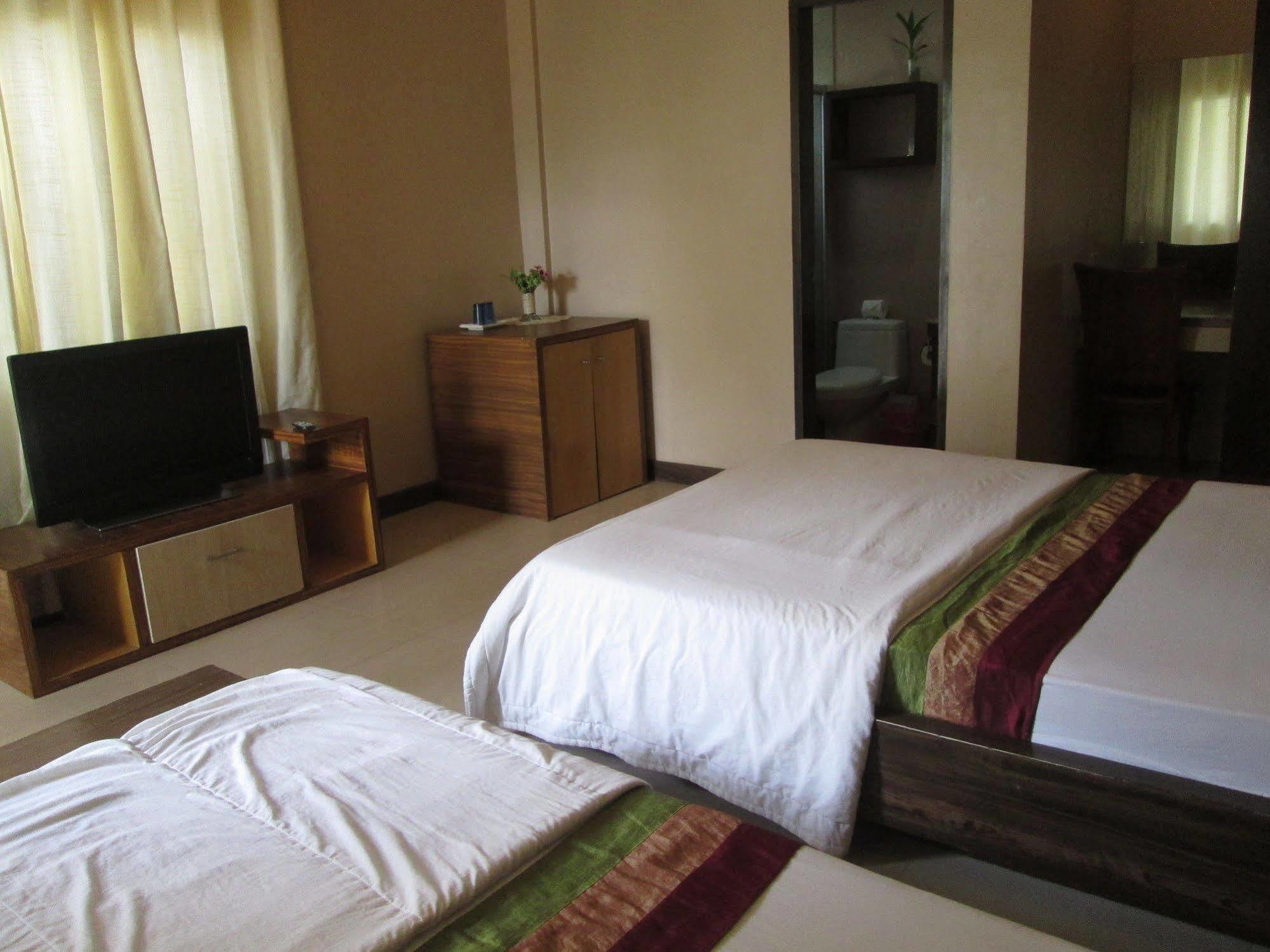 Seabird International Resort 3*